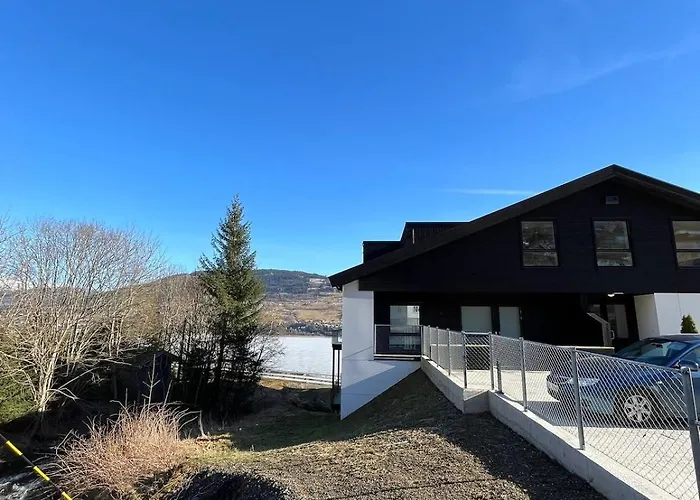 High End In Beautiful Area *